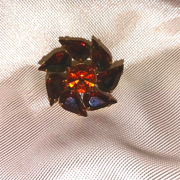 Vintage brown and amber pinwheel style rhinestone brooch. - Picture 5 of 6